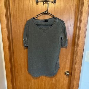 Flowy shirt with half length sleeve